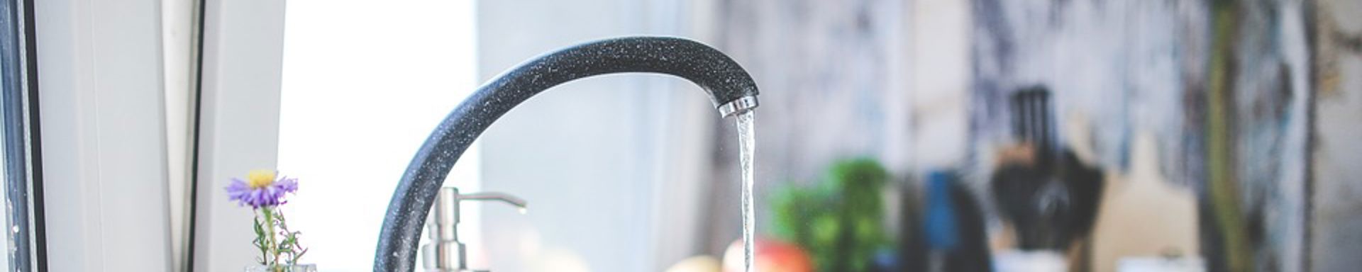 Keittiönhana ja juokseva vesi.