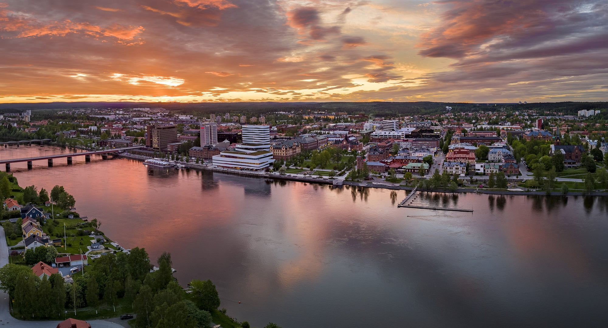 Uumajan kaupunki auringonlaskussa.