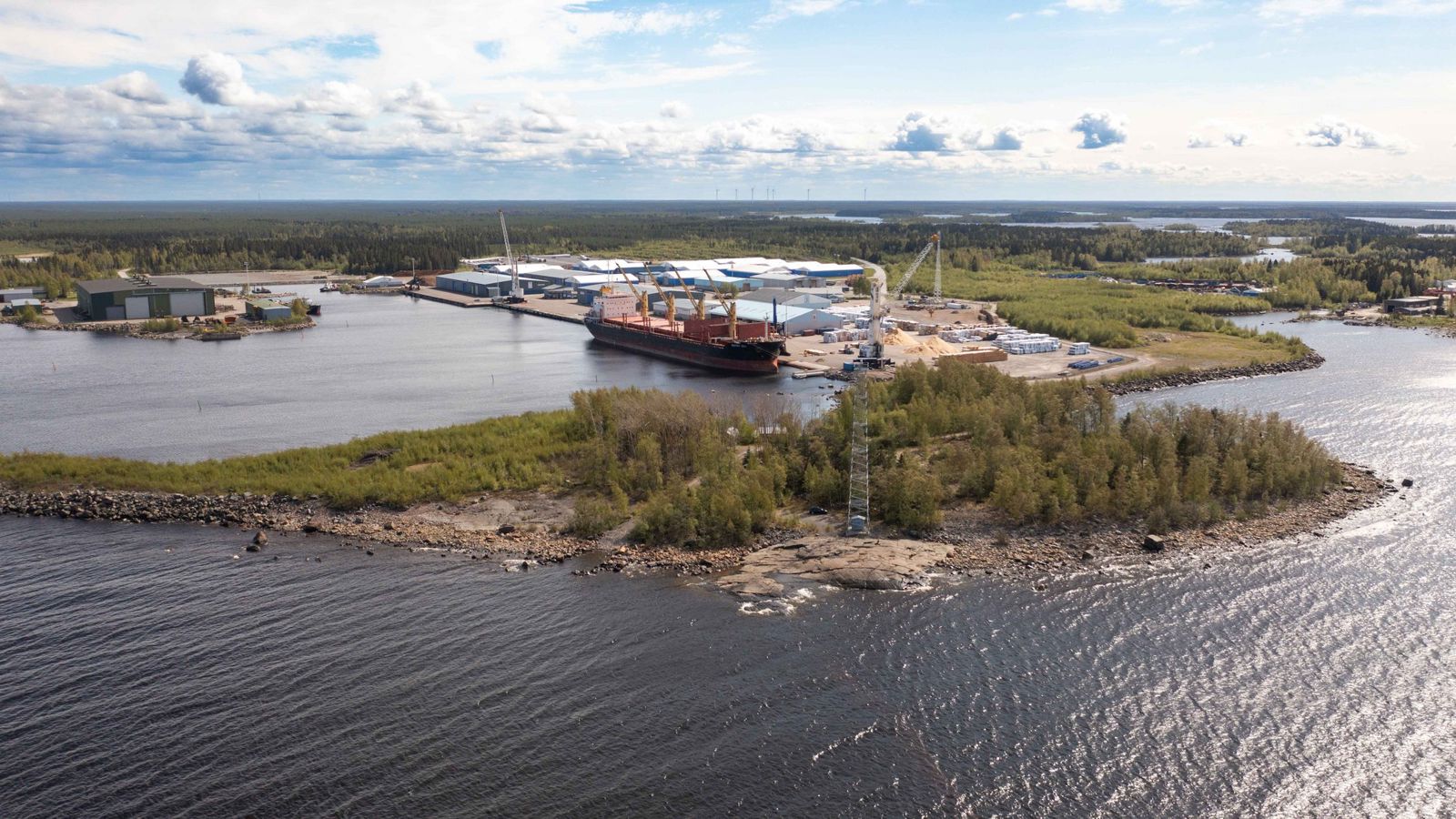 Kalajoen sataman yrityspuisto kesällä