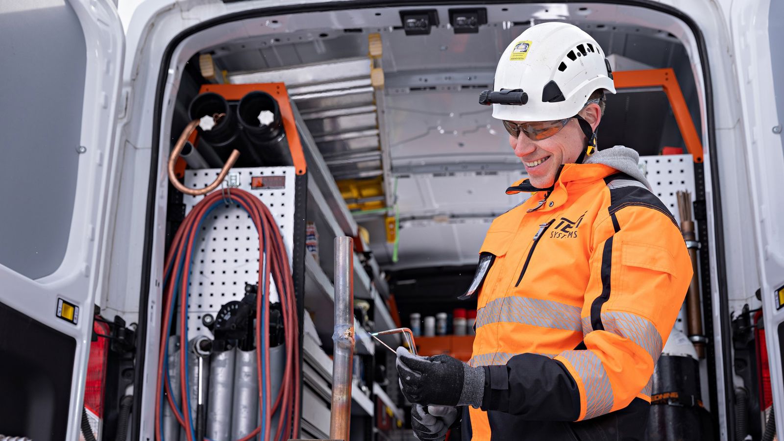 Rakennustyömies työvuorossaan Kalajoella