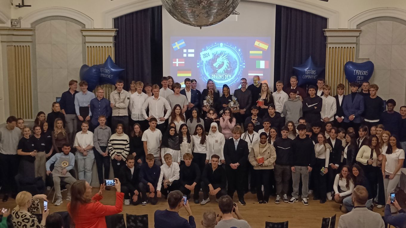 all participants group picture