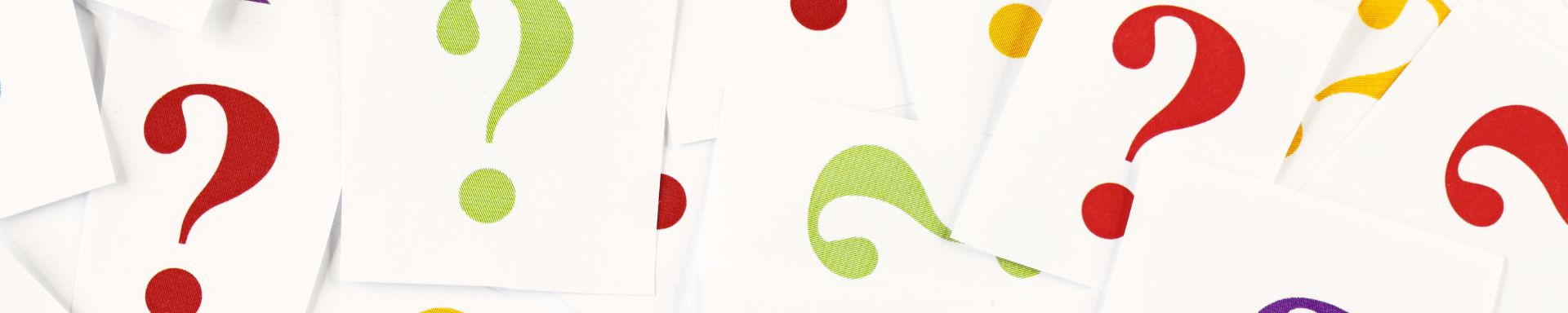 Erivärisiä kysymysmerkkejä sikin sokin.