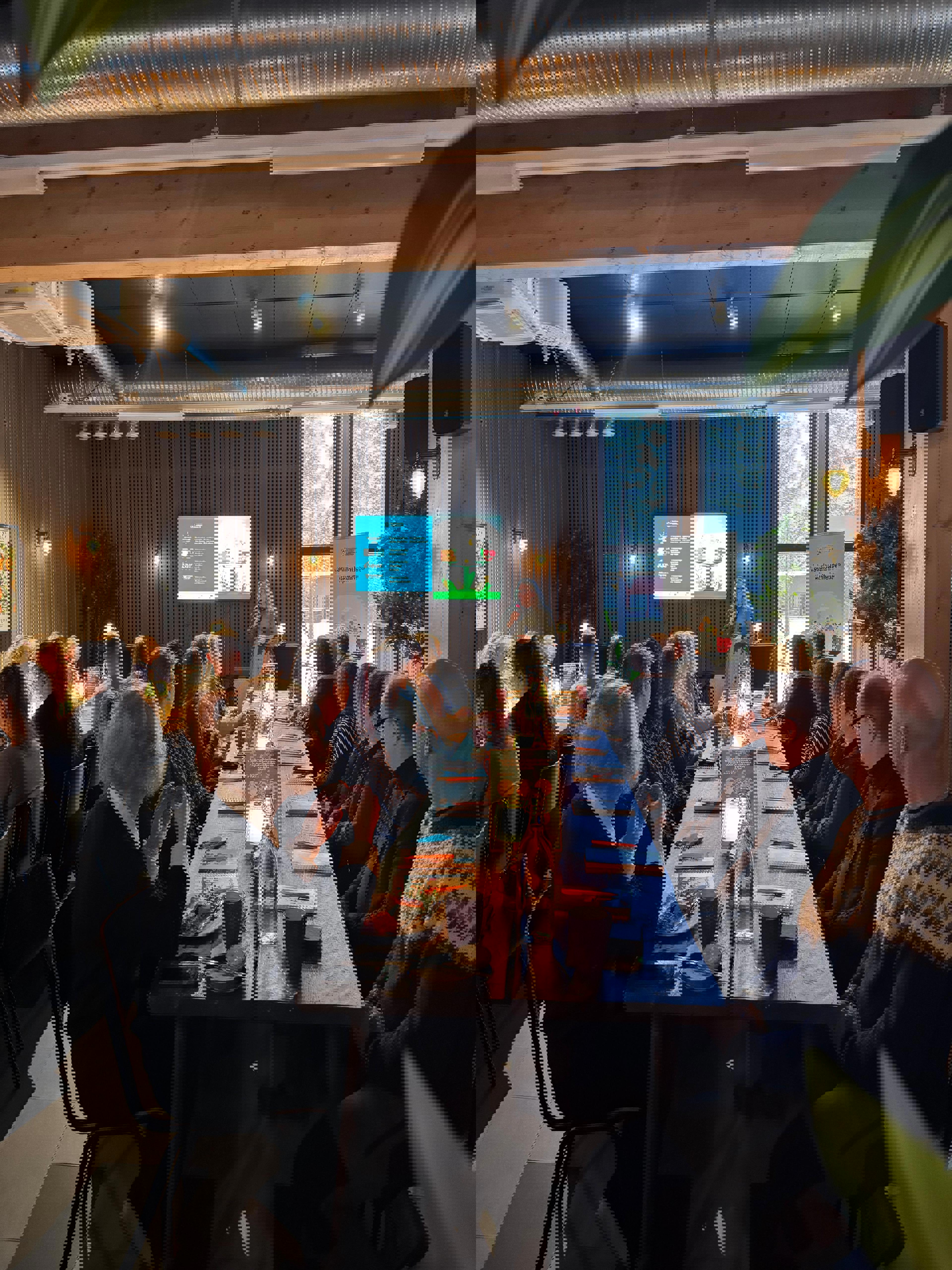 Yleisöä seminaarissa.