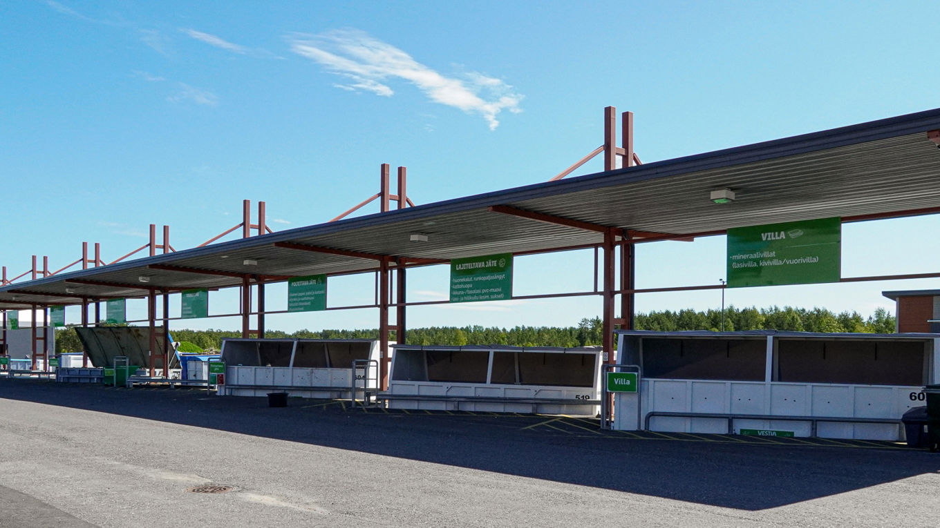 Kuvassa lajittelupihan katokset